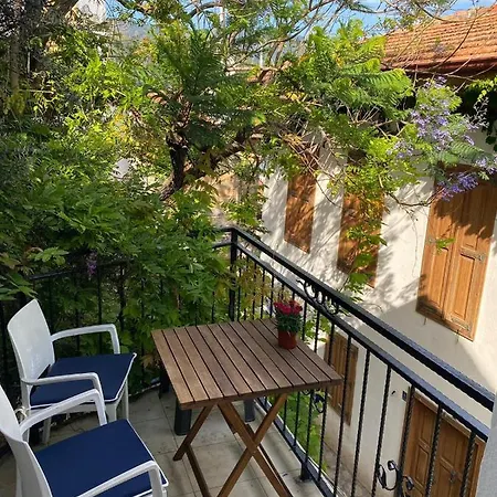 Отель Old Town Castle House-detached House 3*